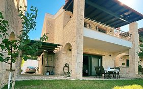 Mikael Pool Villa Paliouri